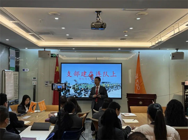 博皓賴董對&ldquo;支部建在連隊(duì)上---價值體系和組織體系&rdquo;進(jìn)行宣講