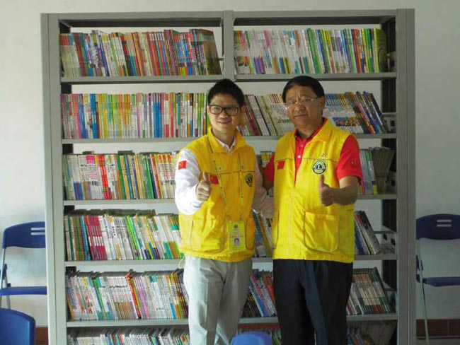 博皓董事長(zhǎng)賴(lài)厚平先生參加獅子會(huì)河源五所圖書(shū)室的安裝及捐贈(zèng)掛牌