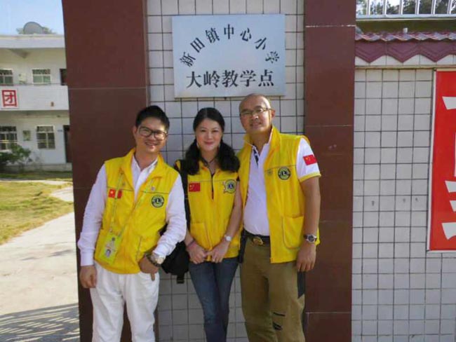 博皓董事長(zhǎng)賴(lài)厚平先生參加獅子會(huì)河源五所圖書(shū)室的安裝及捐贈(zèng)掛牌