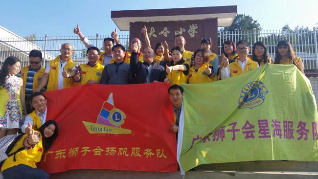 博皓董事長(zhǎng)賴(lài)厚平先生參加獅子會(huì)河源五所圖書(shū)室的安裝及捐贈(zèng)掛牌